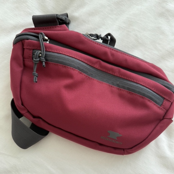 Mountainsmith Knockabout Lumbar Pack in Maroon Red - Picture 2 of 5